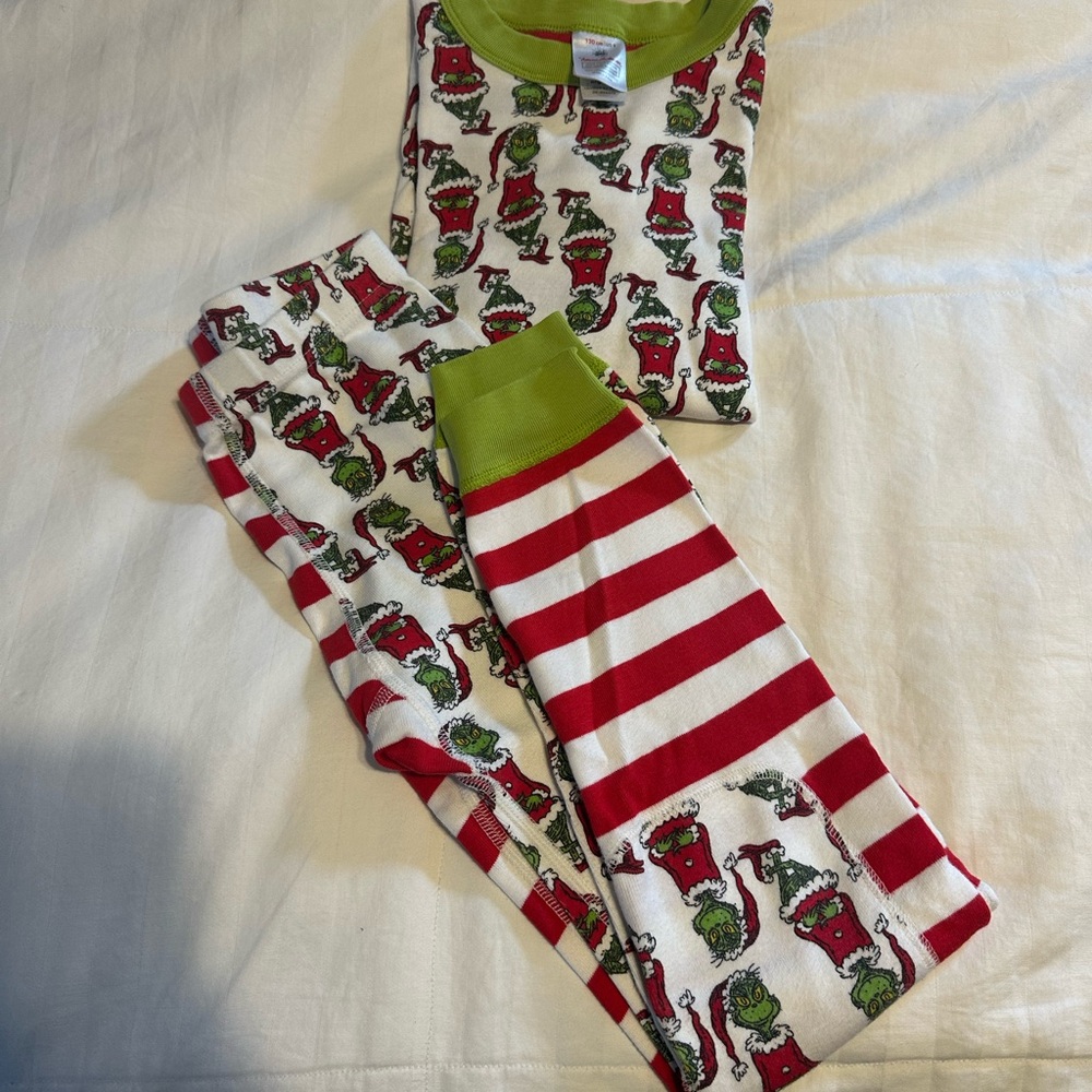 Hanna Andersson Kids Pajama Set with Green and Red Grinch pattern